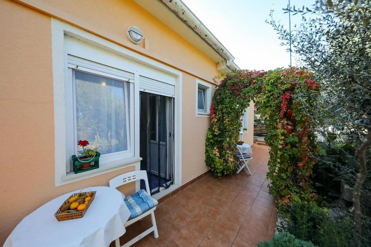 Apartments With A Parking Space Brbinj, Dugi Otok - 8160